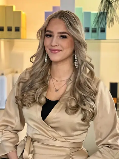 Annabel, junior stylist bij Zence Kappers